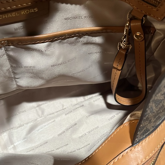 Michael Kors EUC Raven Logo Shoulder Bag Brown Gold - Picture 10 of 12